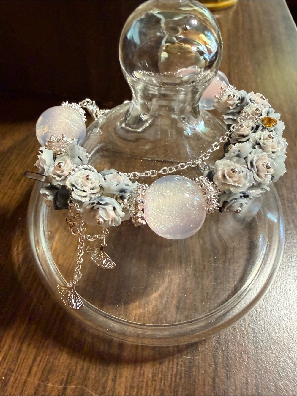 Delicate White Floral Bead Bracelet with Sparkle Orbs